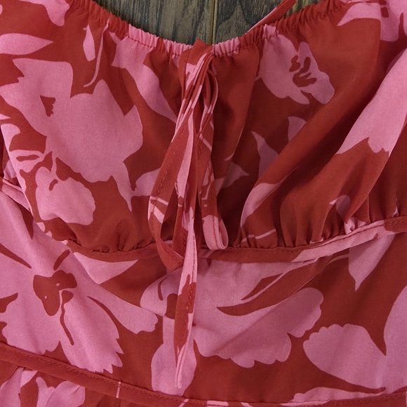 NWOT Elegant Red Floral Backless Dress Size S Summer Dress Knee Length - Picture 4 of 15